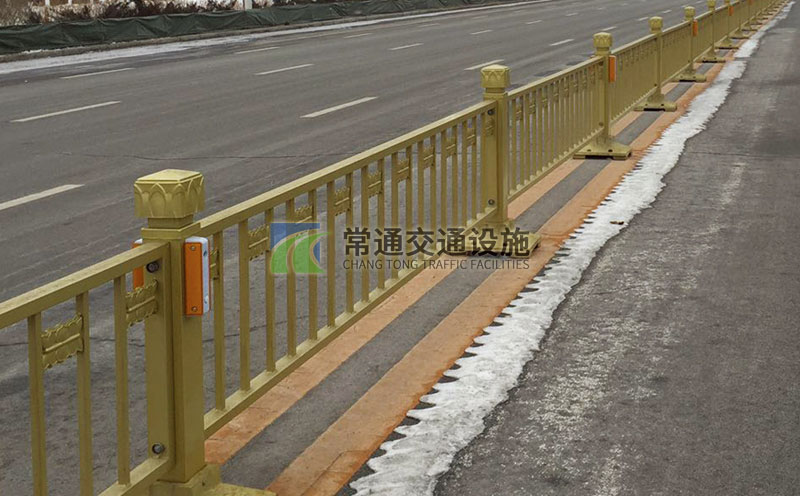 長安街金色蓮花片道路中心隔離鋅鋼護(hù)欄